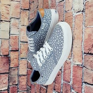 VANS CLASSIC LOWTOP SHOES,  WOMANS SIZE 7 EUC